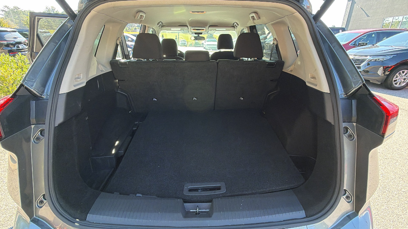 Used 2024 Nissan Rogue SV AWD/4WD image 13