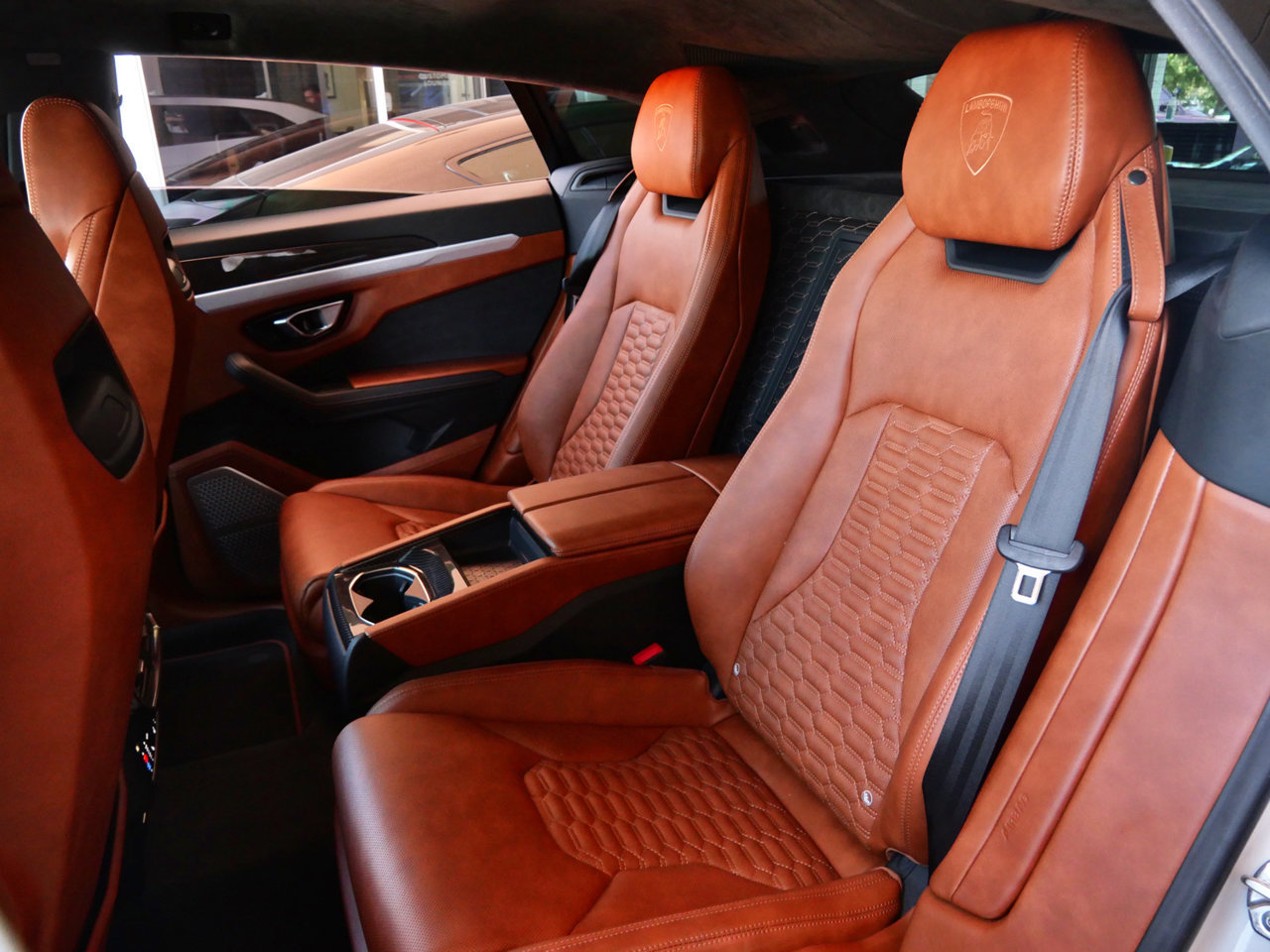 Used 2020 Lamborghini Urus AWD/4WD image 6
