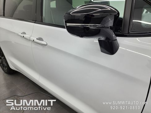 New 2026 Chrysler Pacifica Limited w/ S Appearance Package image 32