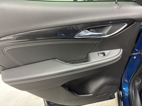 Used 2023 Buick Envision Essence image 25