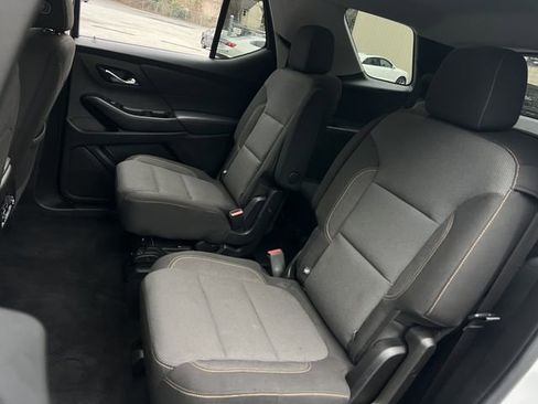 Used 2021 Chevrolet Traverse LT image 19