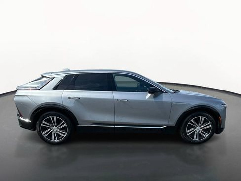 Certified 2024 Cadillac Lyriq Luxury AWD/4WD image 4