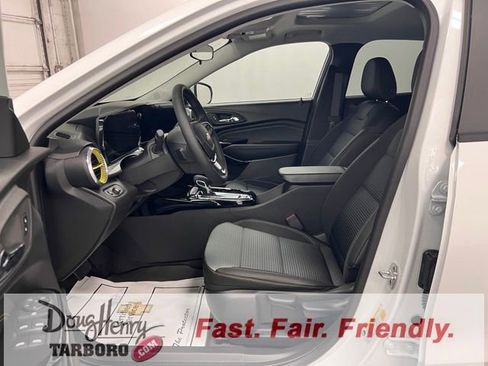 New 2025 Chevrolet Trax LT w/ Sunroof Package image 27