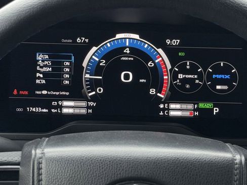 Used 2025 Toyota Tundra Platinum AWD/4WD image 19