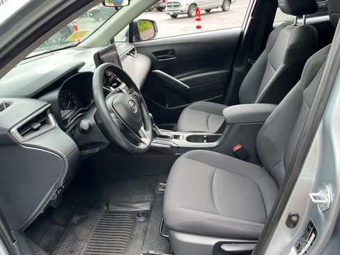 Used 2023 Toyota Corolla Cross LE w/ Moonroof Package AWD/4WD image 9