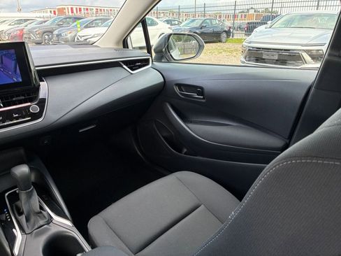 Used 2025 Toyota Corolla LE FWD image 28