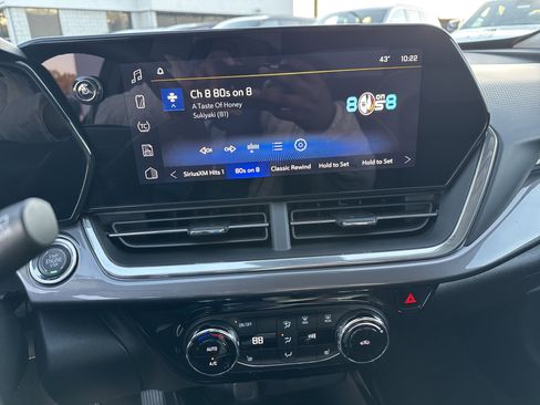 Used 2025 Chevrolet Trax ACTIV image 33