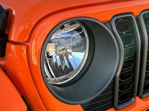 Used 2025 Jeep Gladiator Sport image 30