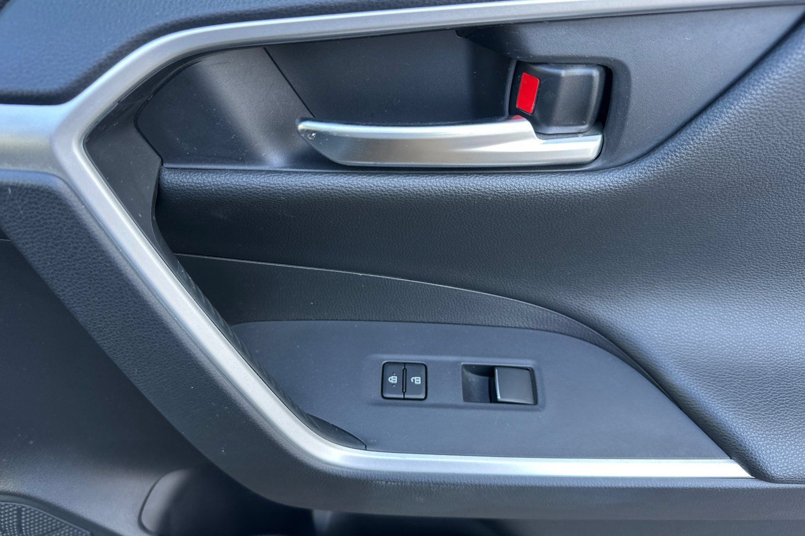 Used 2019 Toyota RAV4 XSE w/ Carpet Mat Package AWD/4WD image 21