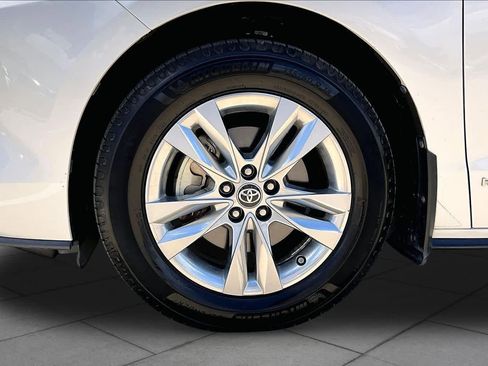 Used 2021 Toyota Sienna Limited FWD image 11