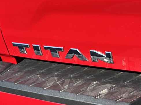 Used 2023 Nissan Titan SV image 40