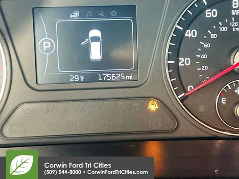 Used 2016 Kia Sorento LX w/ LX Convenience Package image 2