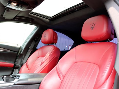 Used 2021 Maserati Ghibli S image 17