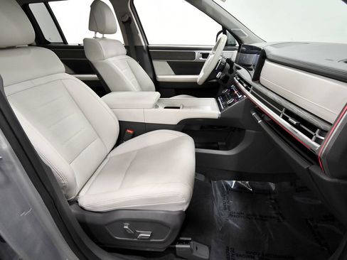 Used 2025 Hyundai Santa Fe Limited AWD/4WD image 19