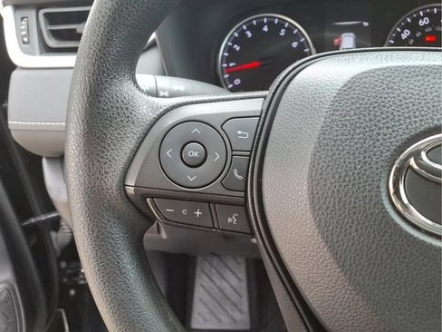 Used 2022 Toyota RAV4 LE AWD/4WD image 16