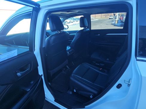 Used 2018 Toyota Highlander XLE image 27