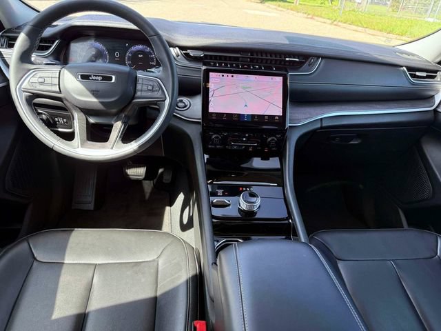 Used 2023 Jeep Grand Cherokee L Limited AWD/4WD image 17