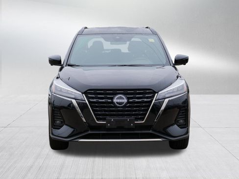 Certified 2023 Nissan Kicks SR image 2