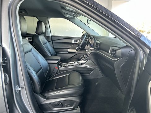 Used 2023 Ford Explorer XLT w/ Equipment Group 202A image 34