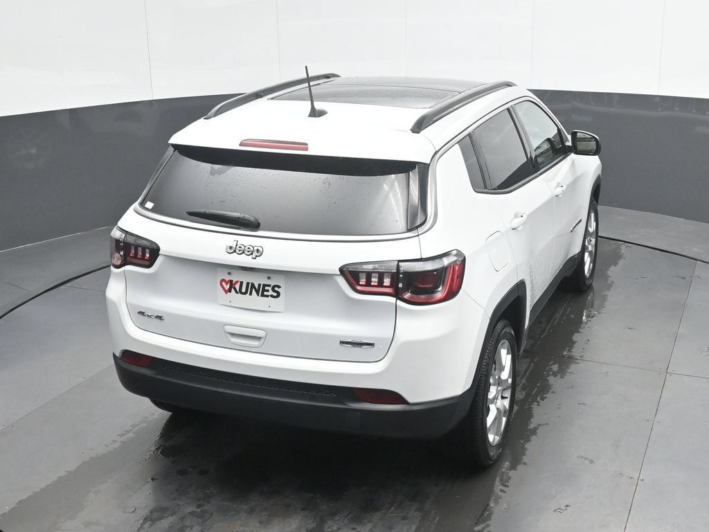 Used 2023 Jeep Compass Latitude w/ Sun and Sound Group AWD/4WD image 31