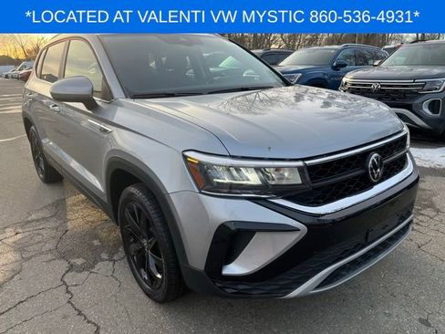 Certified 2022 Volkswagen Taos SE image 4