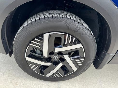 Used 2025 Nissan Kicks SV image 7