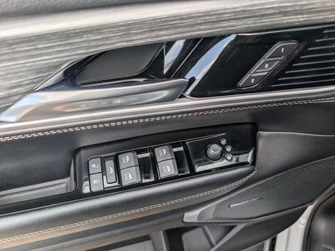 Used 2024 Jeep Wagoneer L Series II RWD image 18