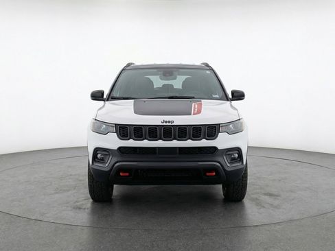 Used 2025 Jeep Compass Trailhawk image 2