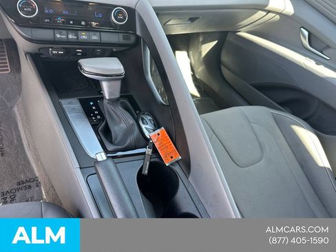 Used 2025 Hyundai Elantra Sport FWD image 36
