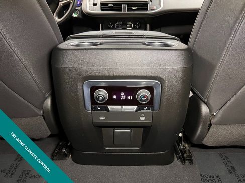 Used 2023 Chevrolet Suburban Premier image 13