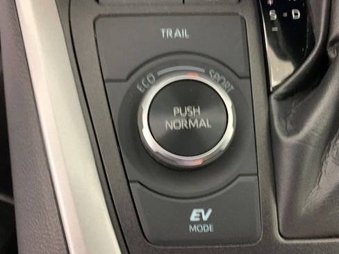 Used 2025 Toyota RAV4 XLE image 26