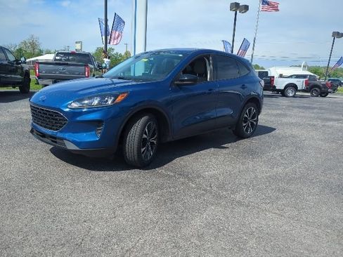 Used 2022 Ford Escape SE w/ SE Sport Appearance Package AWD/4WD image 4
