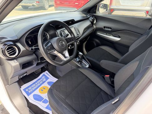 Used 2018 Nissan Kicks SV FWD image 10