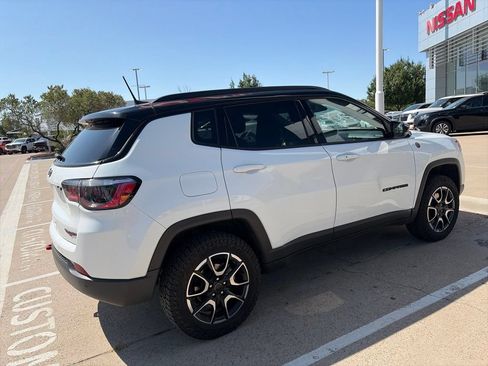 Used 2025 Jeep Compass Trailhawk AWD/4WD image 10