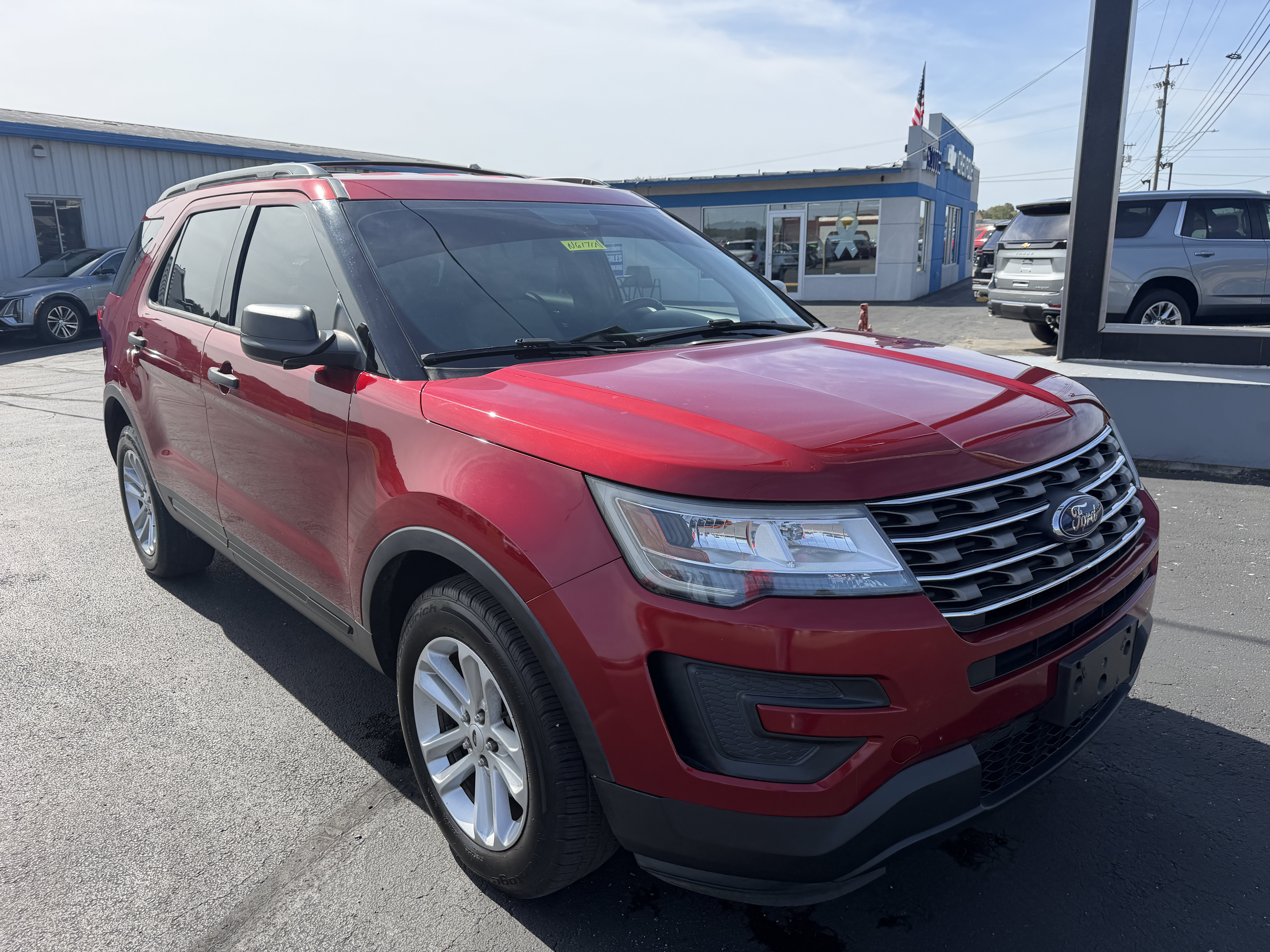 Used 2017 Ford Explorer 4WD image 2