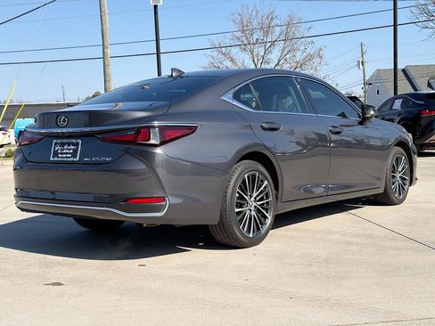 Used 2023 Lexus ES 250 w/ Premium Package image 9