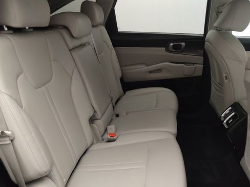 Used 2021 Kia Sorento S w/ Panoramic Sunroof Package image 19