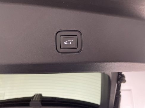 Used 2024 Cadillac Lyriq Luxury image 9