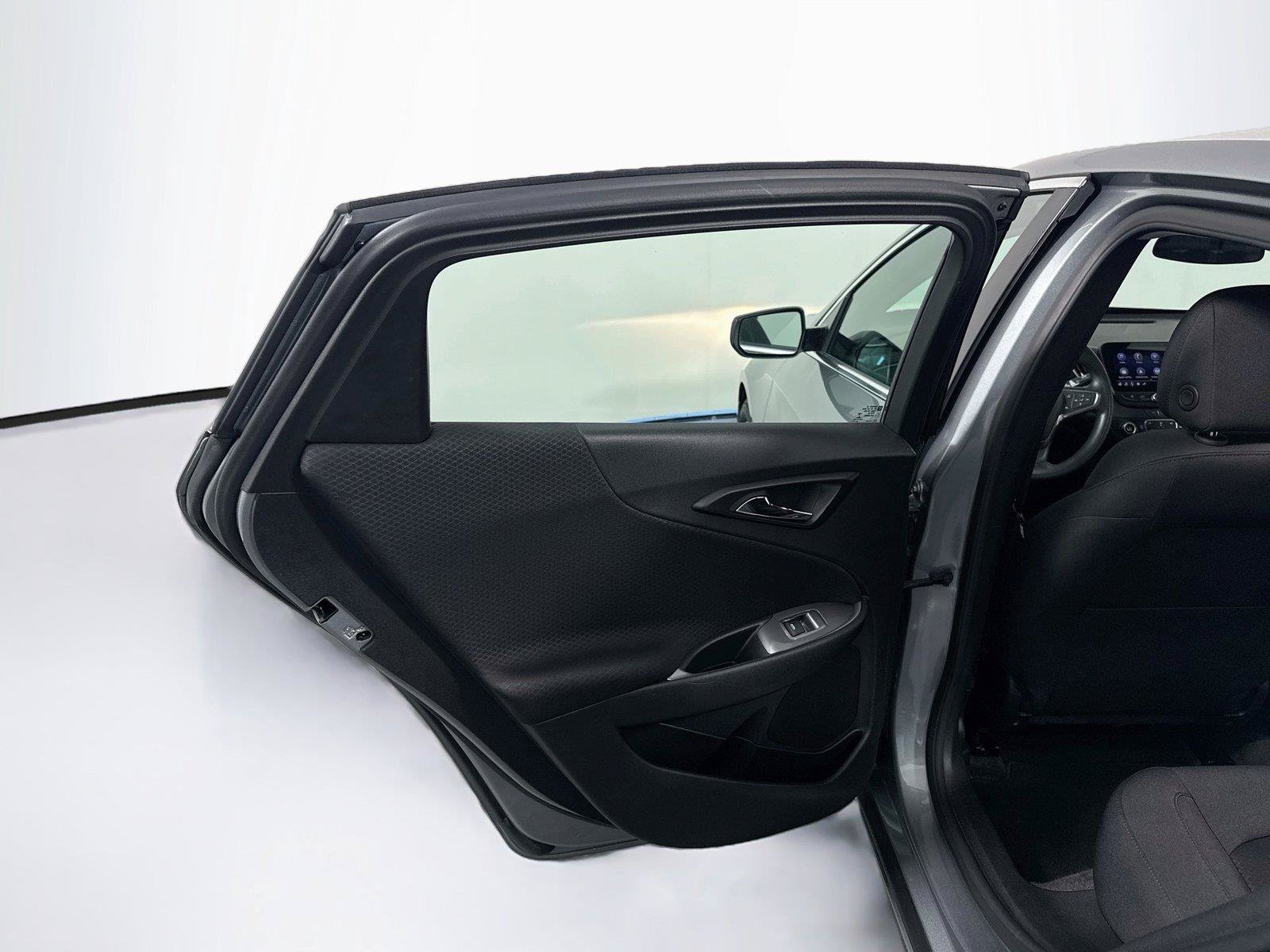 Used 2025 Chevrolet Malibu LT FWD image 22