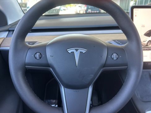 Used 2023 Tesla Model Y Long Range AWD/4WD image 24