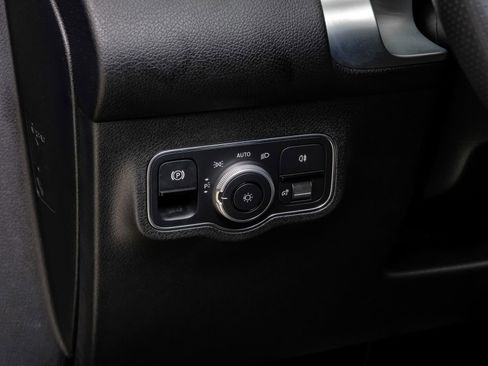 Used 2024 Mercedes-Benz GLB 250 image 28