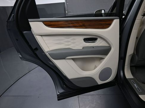 New 2025 Bentley Bentayga image 25