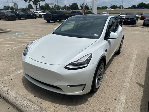 Used 2021 Tesla Model Y Long Range AWD/4WD image 1