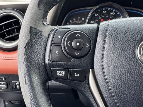Used 2014 Toyota RAV4 Limited image 30