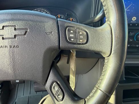 Used 2005 Chevrolet Avalanche Z71 w/ Sun And Sound Package AWD/4WD image 17