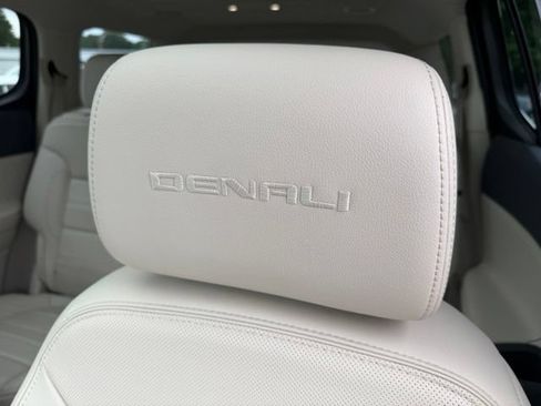 Certified 2021 GMC Acadia Denali w/ Denali Ultimate Package AWD/4WD image 17