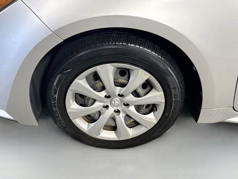 Certified 2021 Toyota Corolla LE FWD image 4