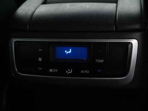 Used 2014 Toyota Highlander Limited image 18