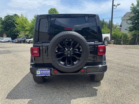 Used 2022 Jeep Wrangler Unlimited Sahara AWD/4WD image 3