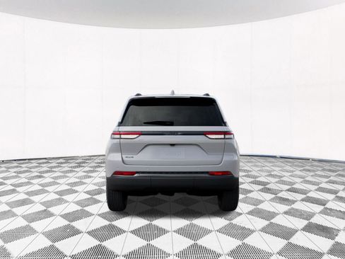 New 2026 Jeep Grand Cherokee Altitude image 10